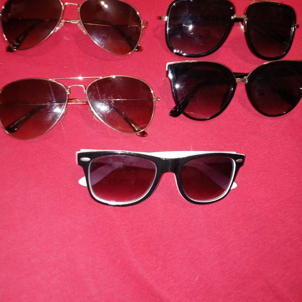 Good Sun Glasses never used Different colors